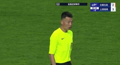 媒体人：VAR判断越位时间长且易争议，半自动越位系统快速且准确